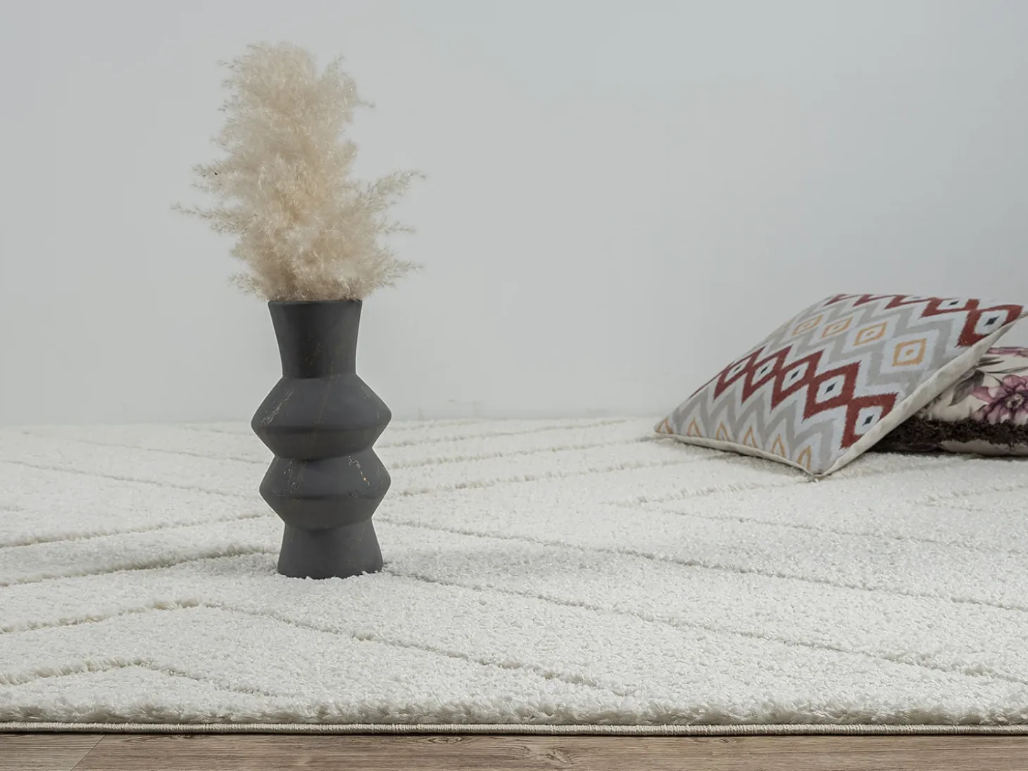Alfombra Bahar Shaggy patrón triángulos, crema, 240 x 340 cm