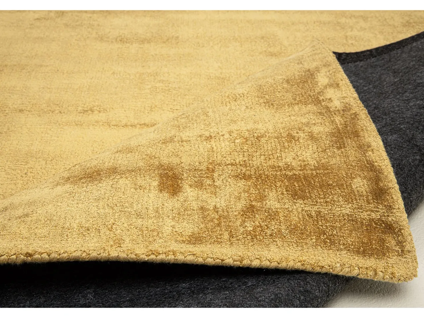 Alfombra de viscosa tejida a mano 85x155 cm Camello Shine