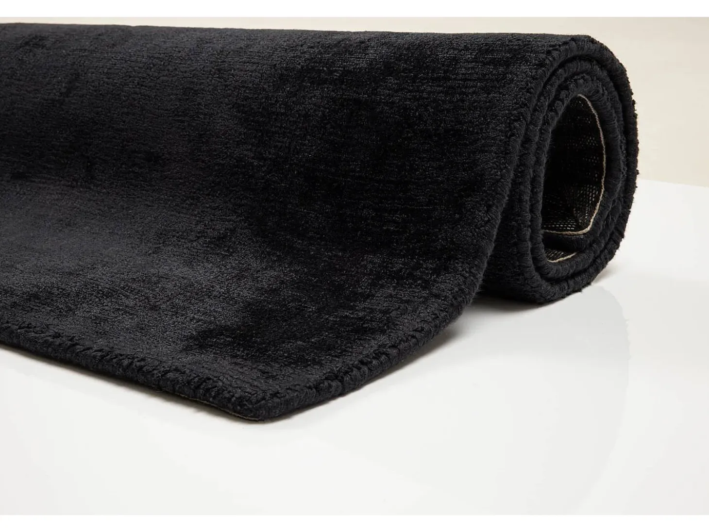 Alfombra de viscosa tejida a mano 160x230 cm Negro Shine