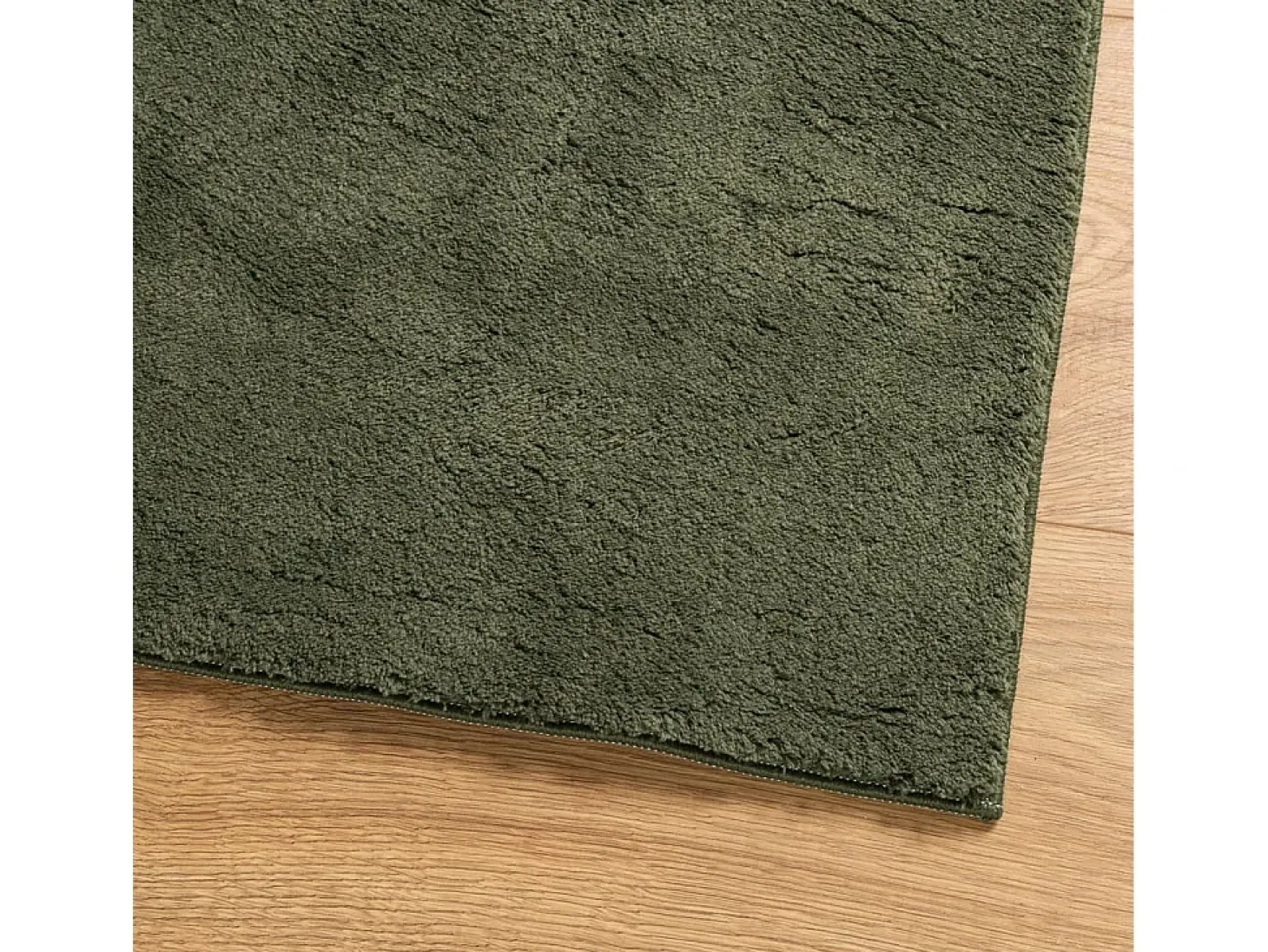 Alfombra HUARTE de pelo corto suave y lavable color verde bosque 240x240 cm