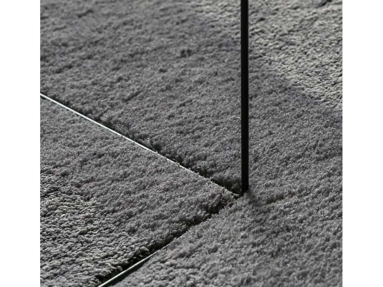 Alfombra HUARTE de pelo corto suave y lavable en color antracita Ø 160 cm