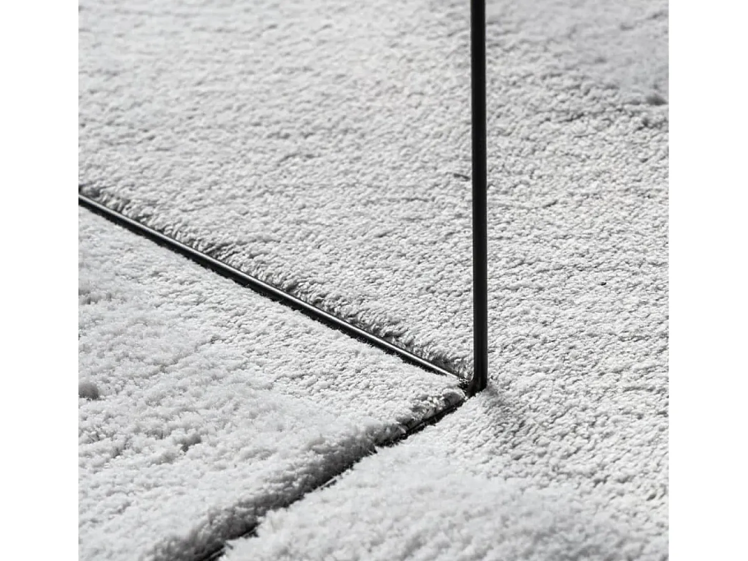 Alfombra HUARTE de pelo corto suave y lavable en gris 100x200 cm