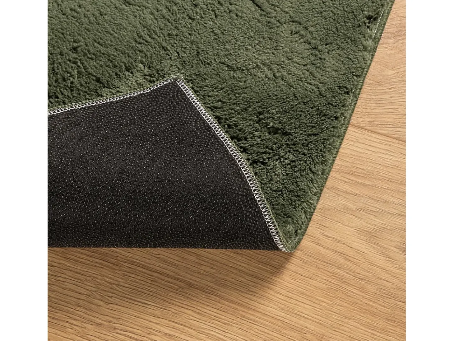 Alfombra HUARTE de pelo corto suave y lavable color verde bosque 240x340 cm