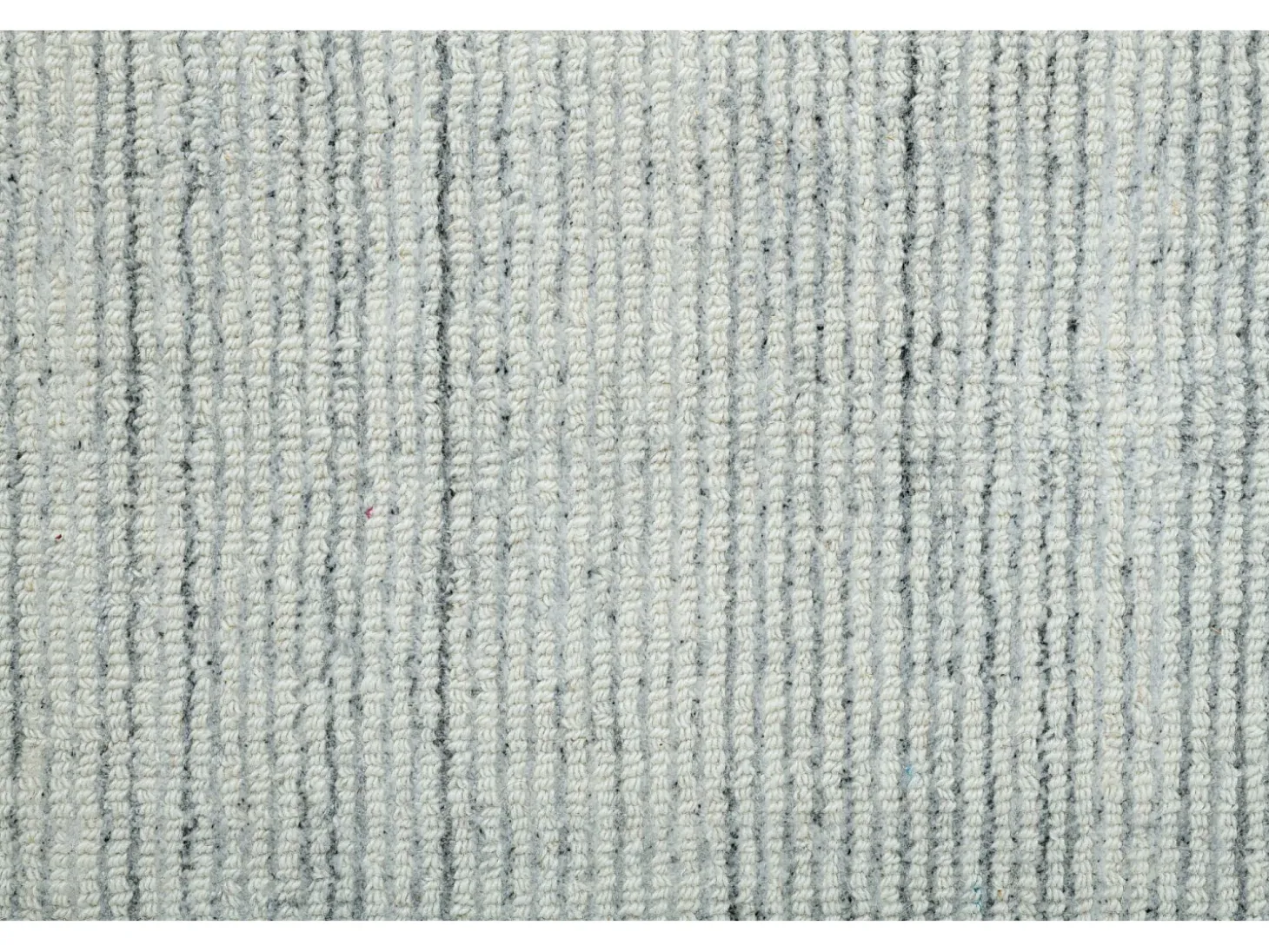 Alfombra Hygge de viscosa y lana 70x140 cm plata Boston