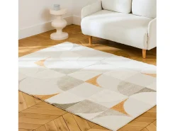 Alfombra interior con motivos retro en color crema