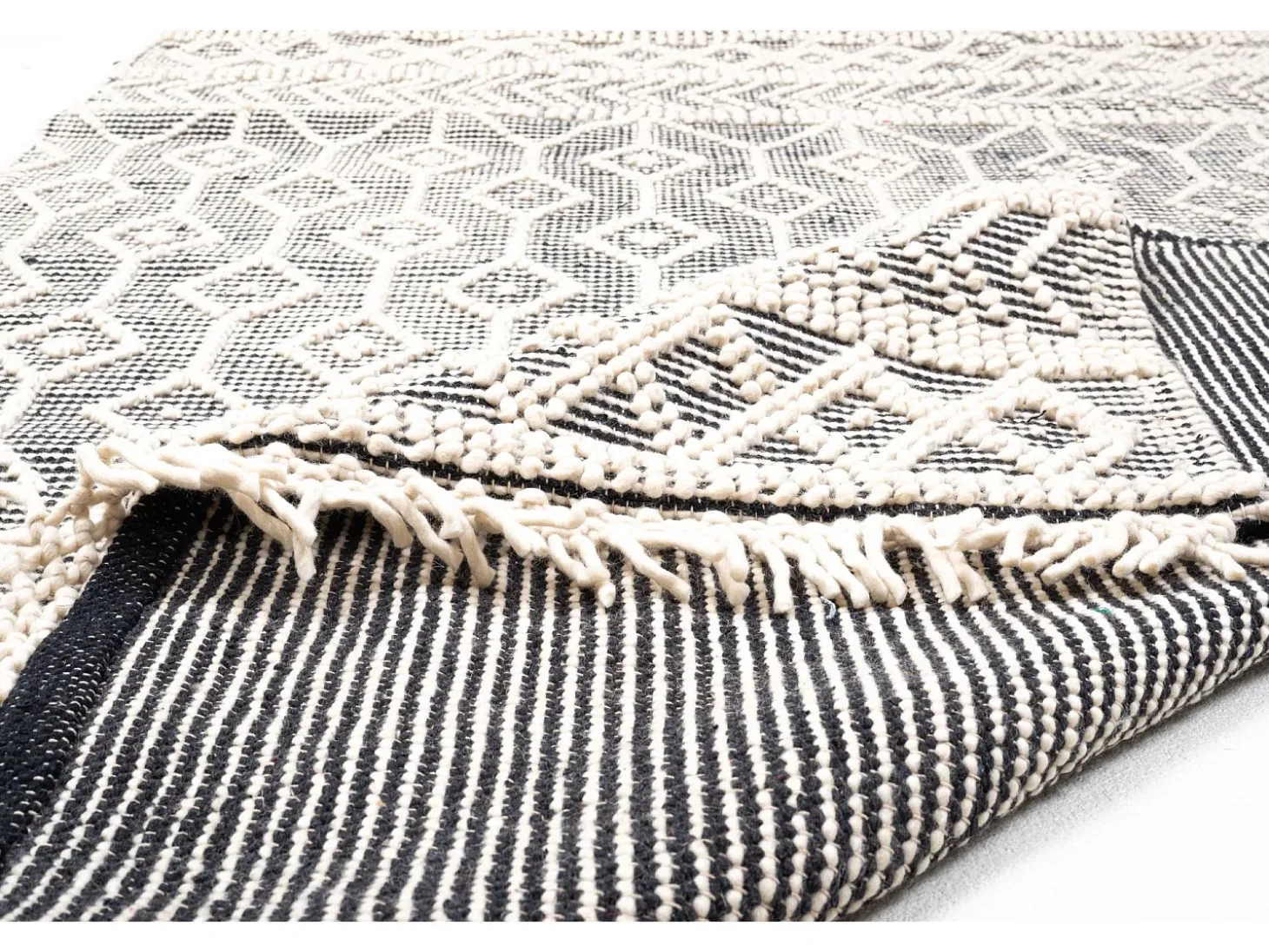 Alfombra tejida a mano con diseño étnico 160x230 cm Gris Colored Macrame