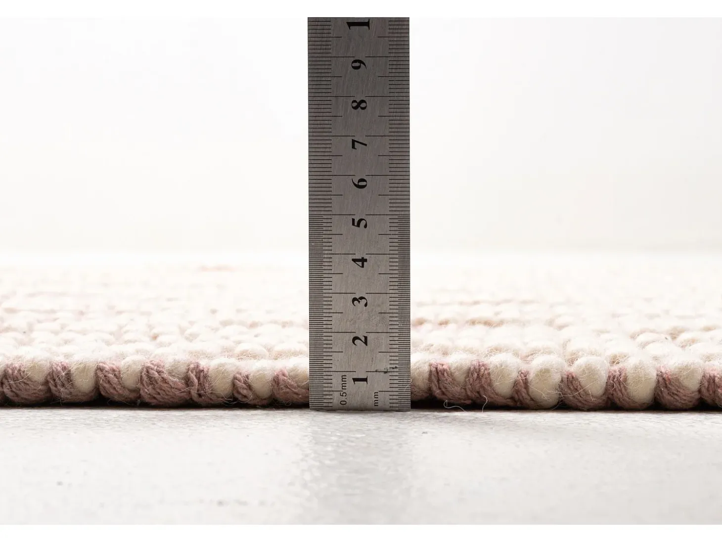 Alfombra tejida a mano con diseño étnico 65x135 cm Rosa Colored Macrame