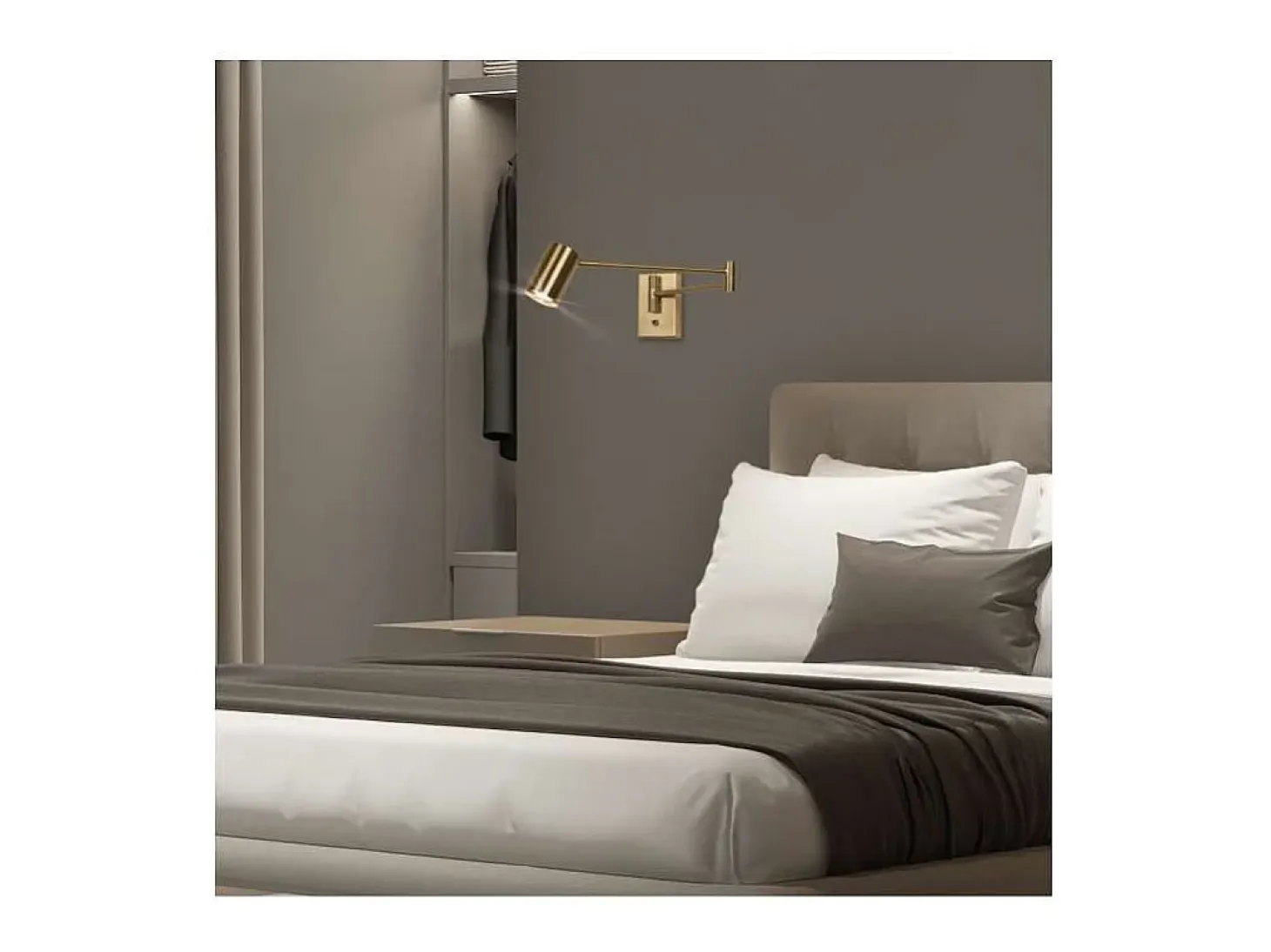 Aplique de pared led modelo Romeo acabado latón, 8cm(ancho) 63cm (fondo) 12cm(alto).
