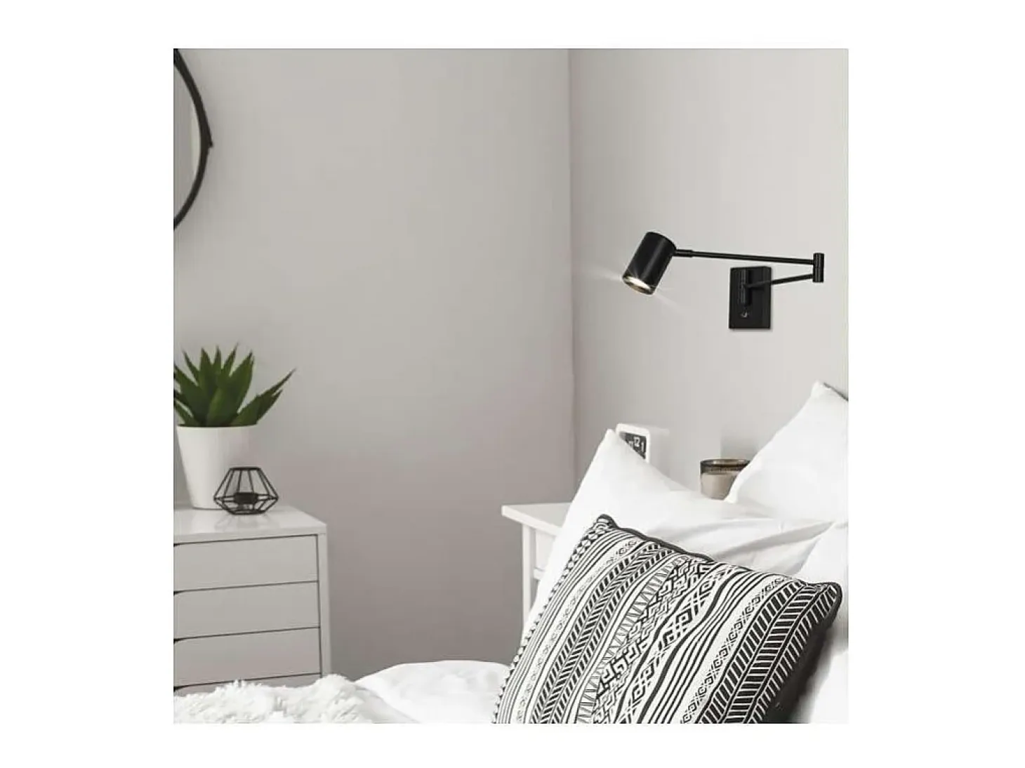 Aplique de pared led modelo Romeo acabado negro, 8cm(ancho) 63cm (fondo) 12cm(alto).