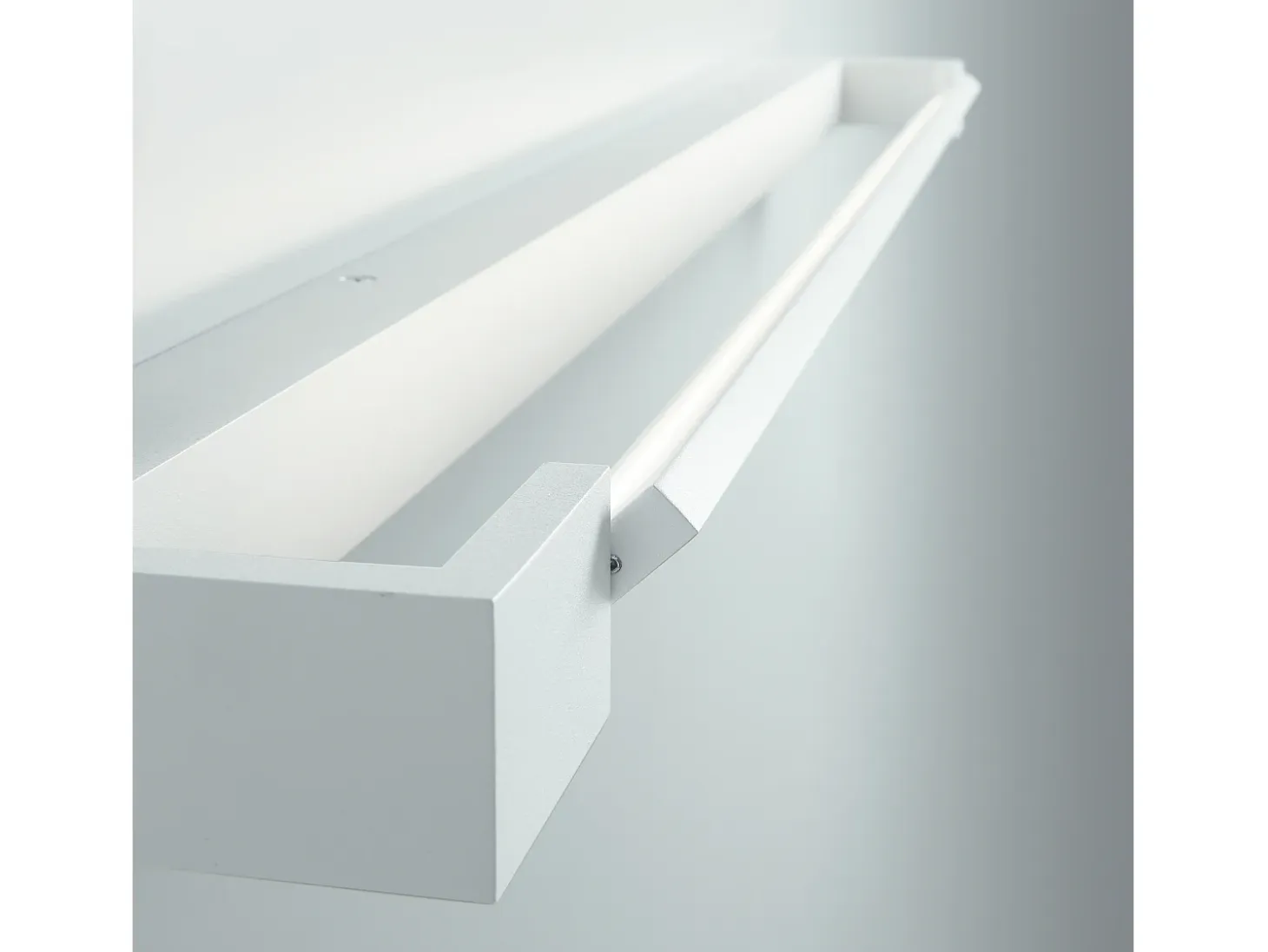Aplique de pared TILT estilo moderno - L.60 cm- LED SMD 18W - 2165 lm y 4K 270 grados - aluminio y negro - IP44