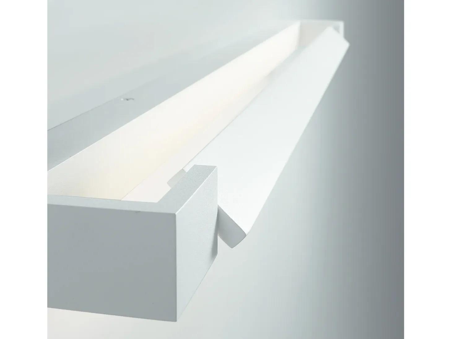 Aplique de pared TILT estilo moderno - L.60 cm- LED SMD 18W - 2165 lm y 4K 270 grados - aluminio y negro - IP44