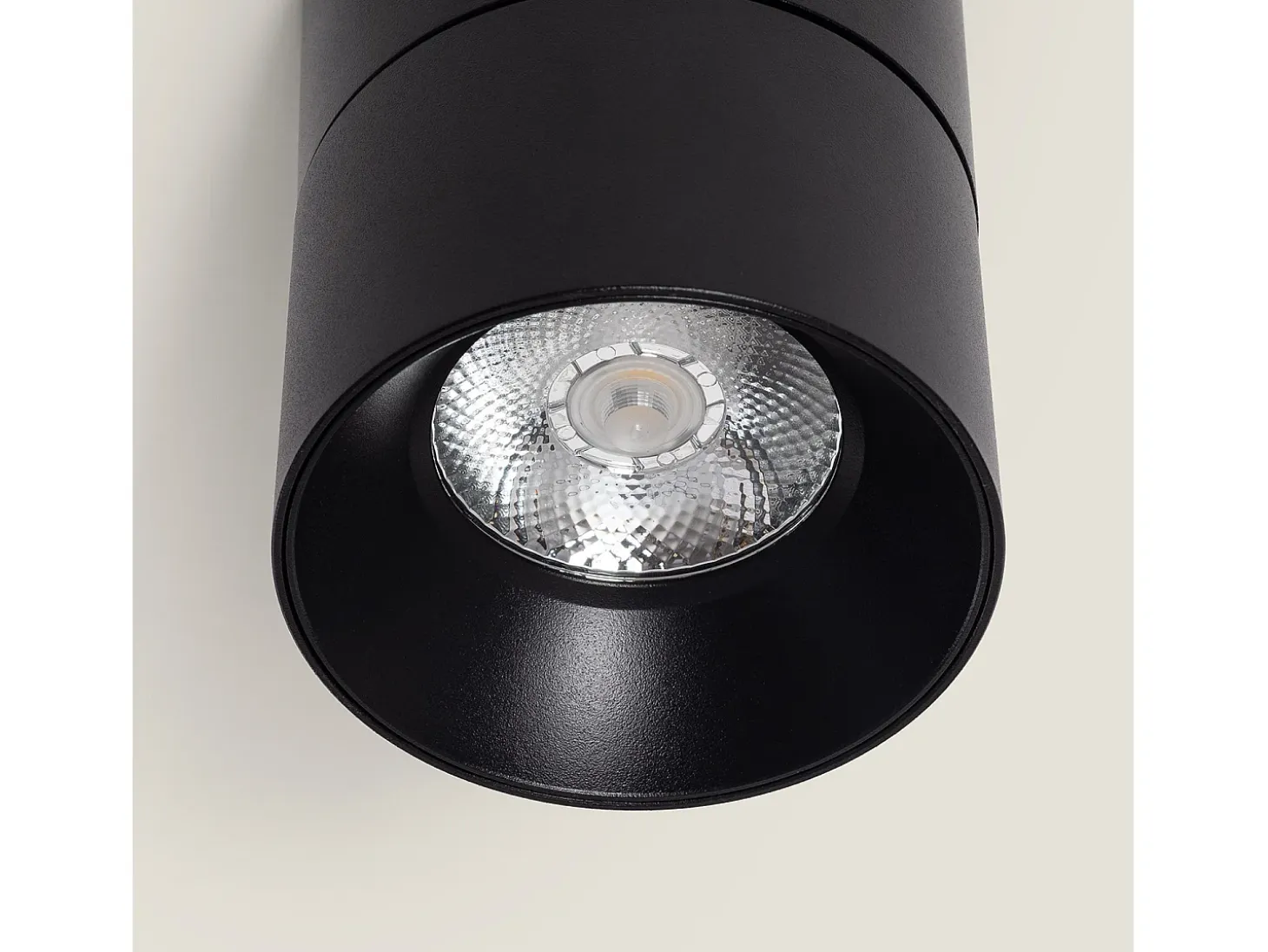 Aplique LED 15W de Aluminio Circular Negro New Onuba 5000K Blanco Frío