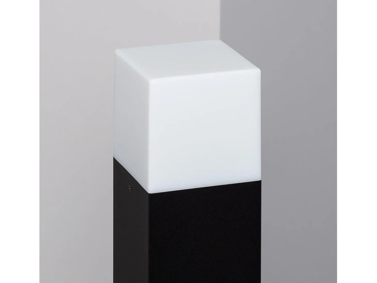 Baliza Exterior Superficie Pie 74cm con Detector de Movimiento Augusta Negra Negro
