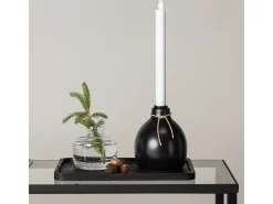 Candelabro Ulricehamn con luz LED negra.