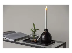 Candelabro Ulricehamn con luz LED negra.