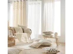 Cojín bohemio tufted con borlas