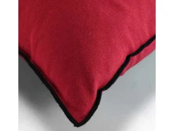 Cojín con overlock de algodón reciclado