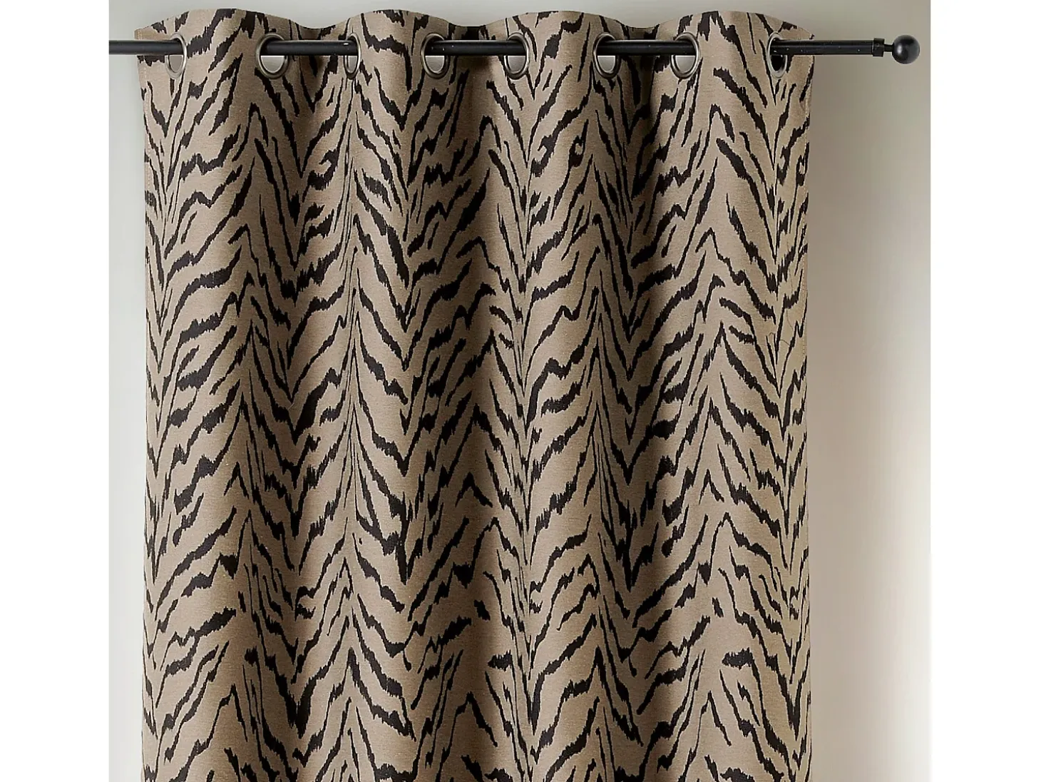 Cortina con Ojetes Tigre 140 x 240 cm