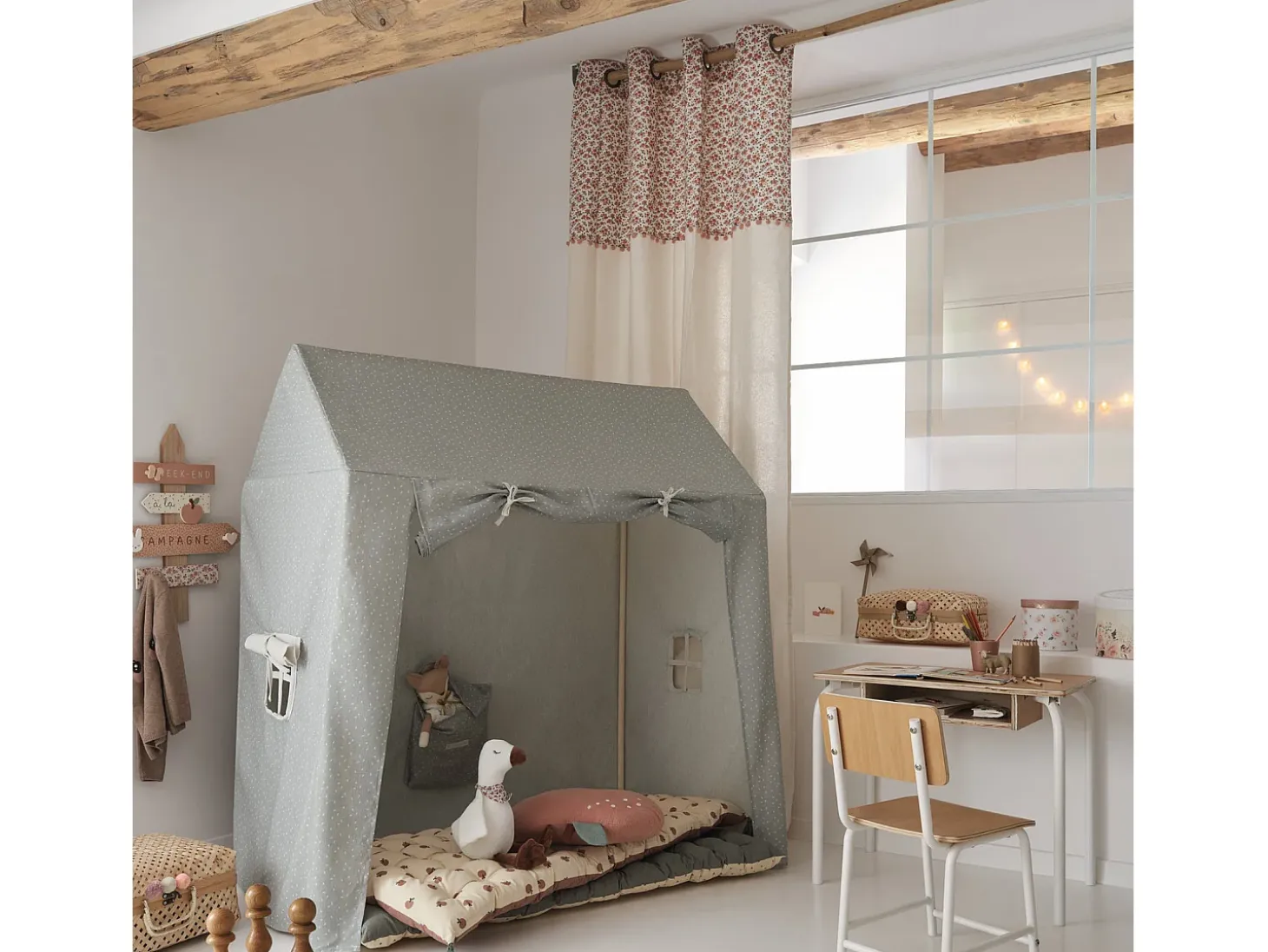 Cortina infantil con diseño floral 140 x 260 cm
