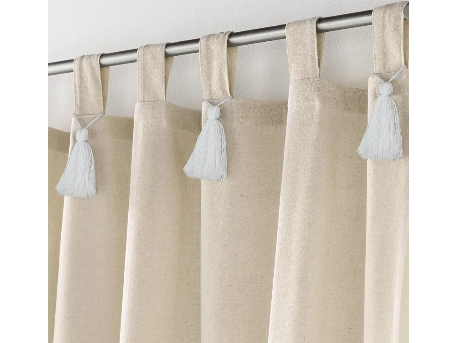 Cortina natural con pompones 140 x 240 cm