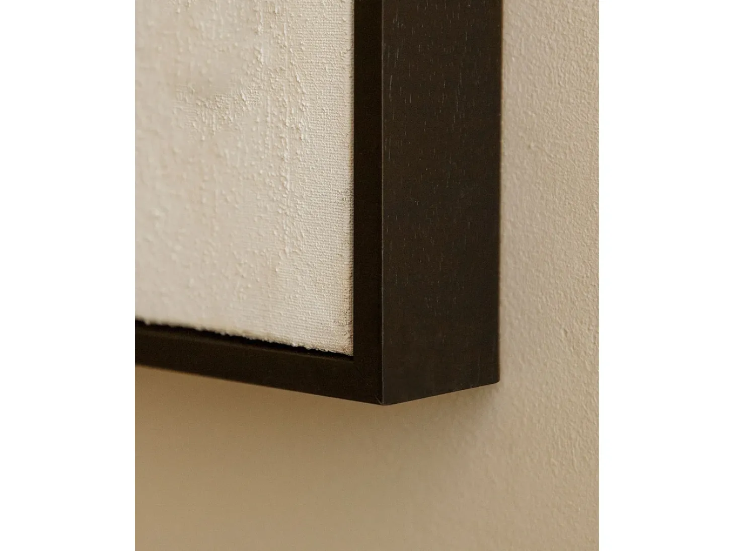 Cuadro decorativo sobre lienzo de lino con marco de madera blanco pintado artesanalmente con pintura al oleo de 60x80cm - ADRIANA - DECOWOOD