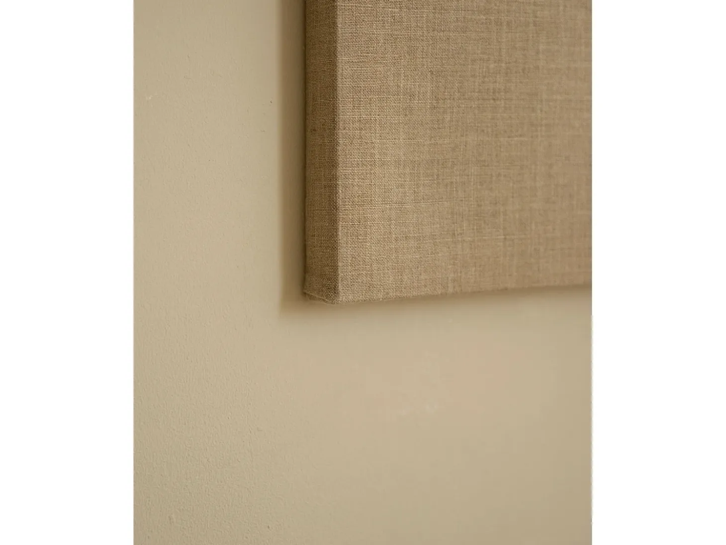 Cuadro decorativo sobre lienzo de lino con marco de madera marrón claro pintado artesanalmente con pintura al oleo de 60x80cm - MAYA - DECOWOOD