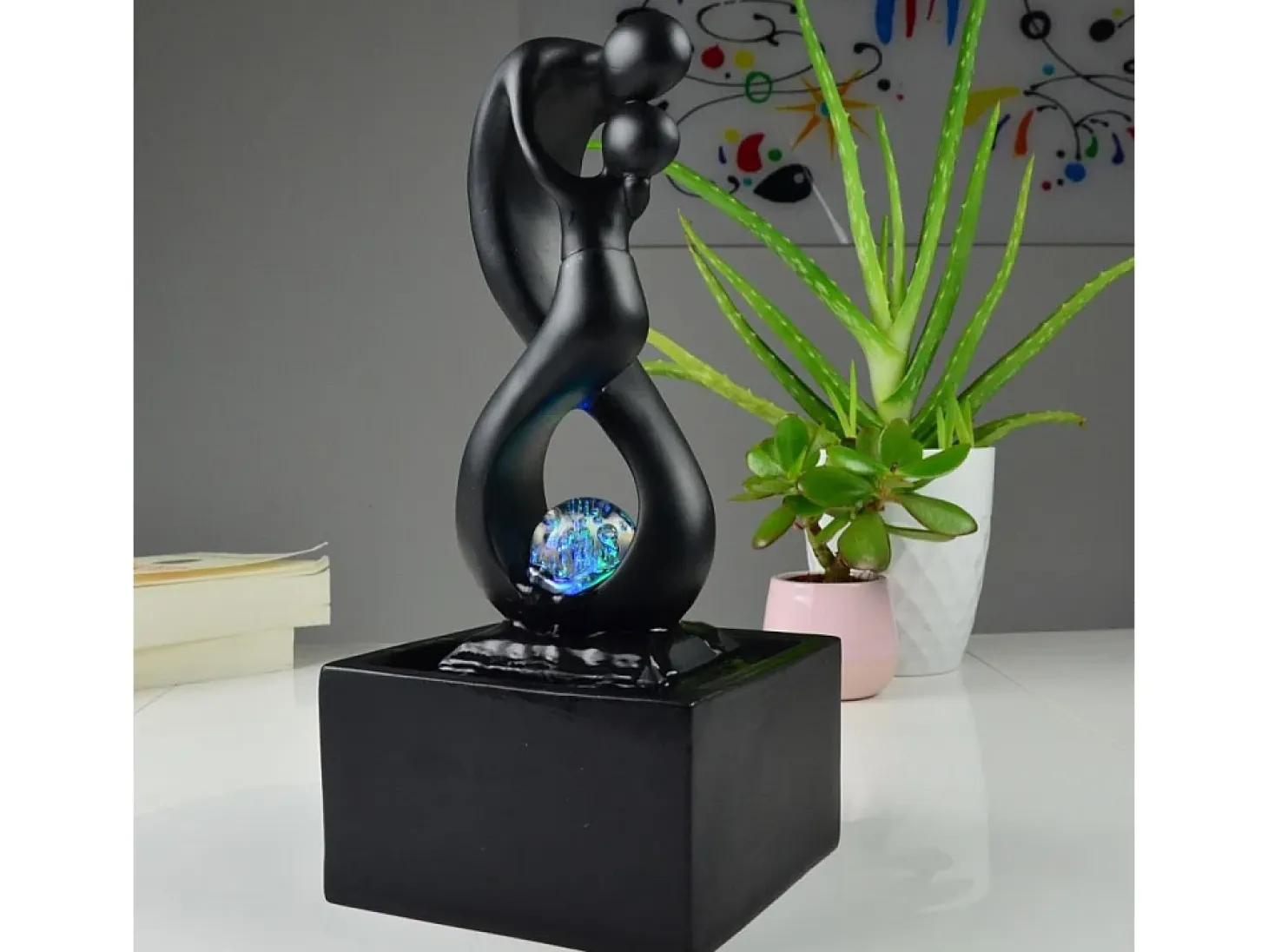 Diseño de fuentes de interior con iluminación LED Amor