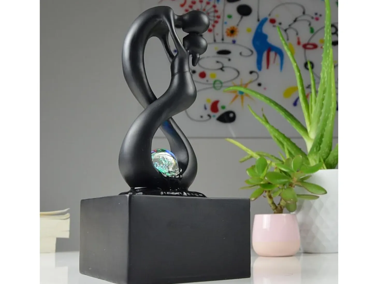 Diseño de fuentes de interior con iluminación LED Amor