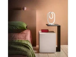 Diva - Lámpara de mesa LED regulable de diseño moderno - Aluminio blanco satinado, difusor de silicona, luz cálida 3000K, 17W