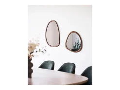 Espejo de pared LUXON de madera marrón – L 44 × H 47 cm