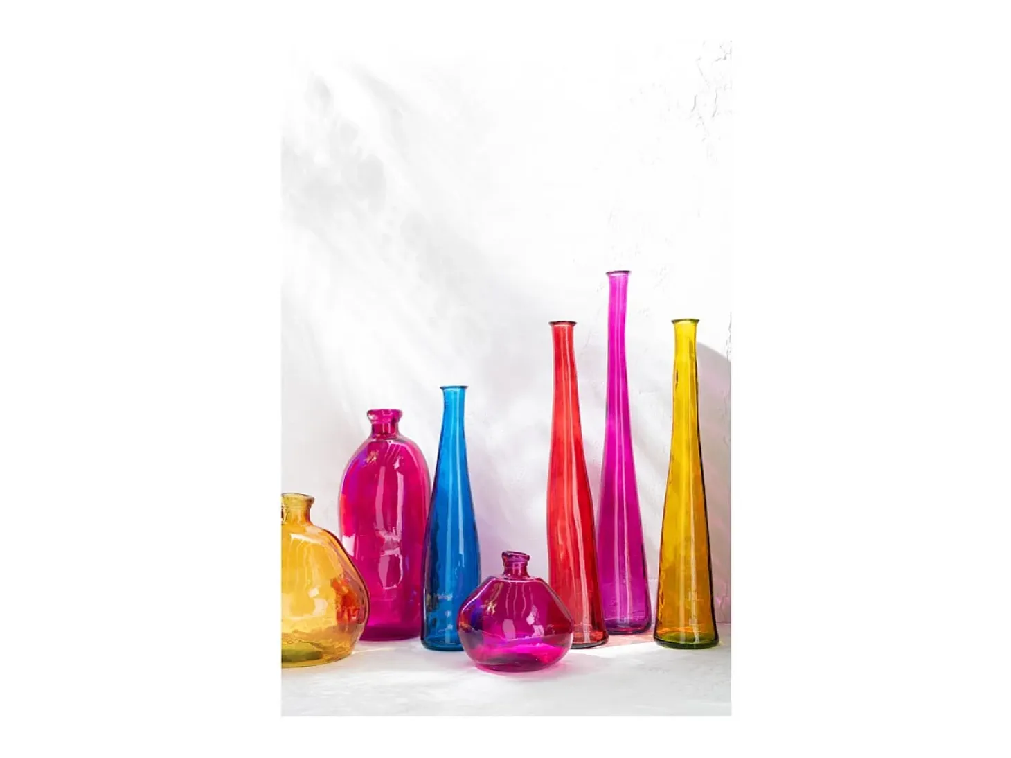 Jarrón ovalado de vidrio fucsia 34x34x73 cm