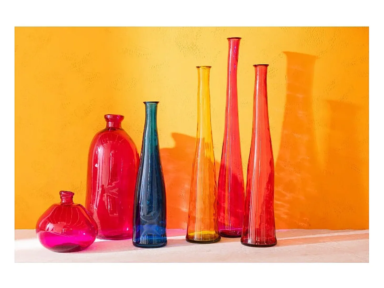 Jarrón ovalado de vidrio fucsia 34x34x73 cm