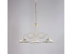 Lámpara de araña Bistrot en hierro lacado marfil y decoraciones. Efecto decapé con difusores cerámicos d. 30 blanco y marrón 3 luces 115 Ø80