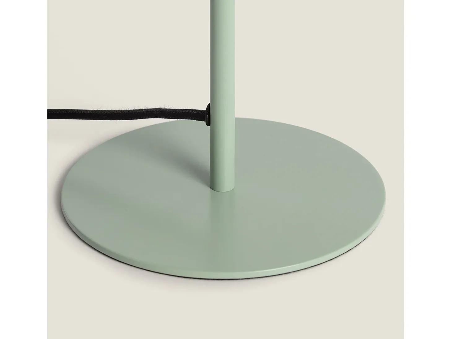 Lámpara de Mesa Aluminio Madow Verde Celadón