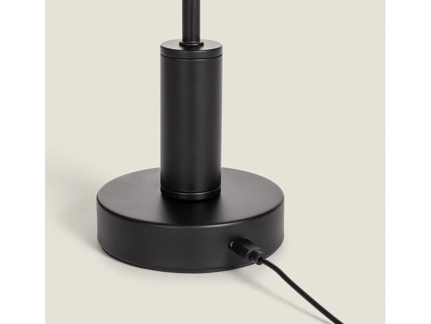 Lámpara de Mesa LED Metal Portátil con Batería USB Recargable Luliu Ludza Negro
