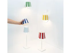 Lámpara de mesa LED Poldina Lido de rayas rojas, recargable y regulable con duración de batería de hasta 12 horas. Para uso exterior IP65