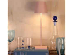 Lámpara de mesa LED Poldina Pro Pink recargable y regulable con duración de batería de hasta 12 horas. Para uso exterior IP65