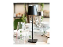 Lámpara de mesa LED Poldina Pro Black recargable y regulable con duración de batería de hasta 12 horas. IP65 para exteriores.