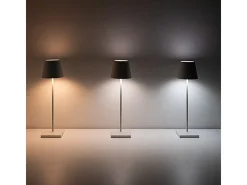 Lámpara de mesa LED Poldina Pro Black recargable y regulable con duración de batería de hasta 12 horas. IP65 para exteriores.