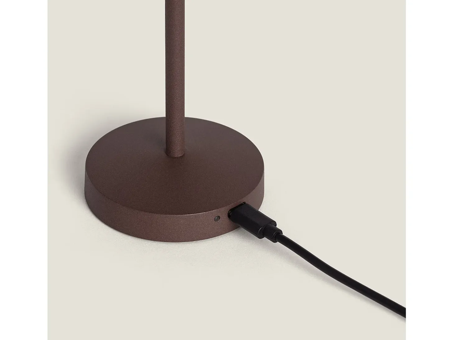 Lámpara de Mesa LED Portátil para Exterior Metal con Batería Recargable Lendora Smoke Marrón