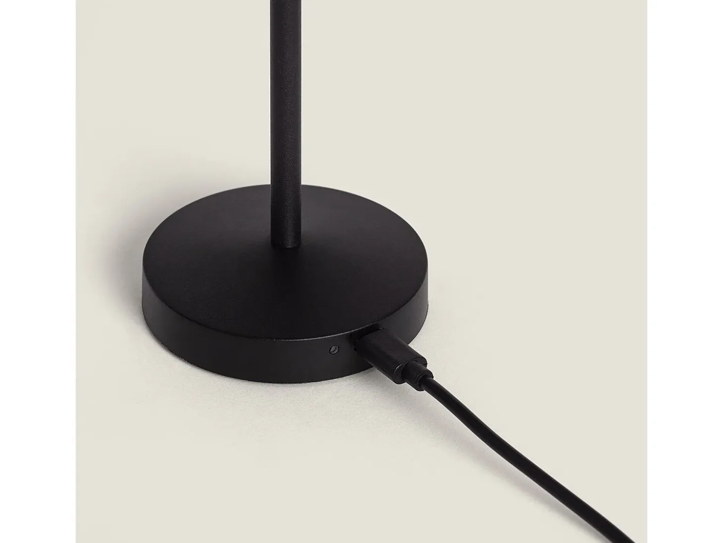 Lámpara de Mesa LED Portátil para Exterior Metal con Batería Recargable Lendora Smoke Negro