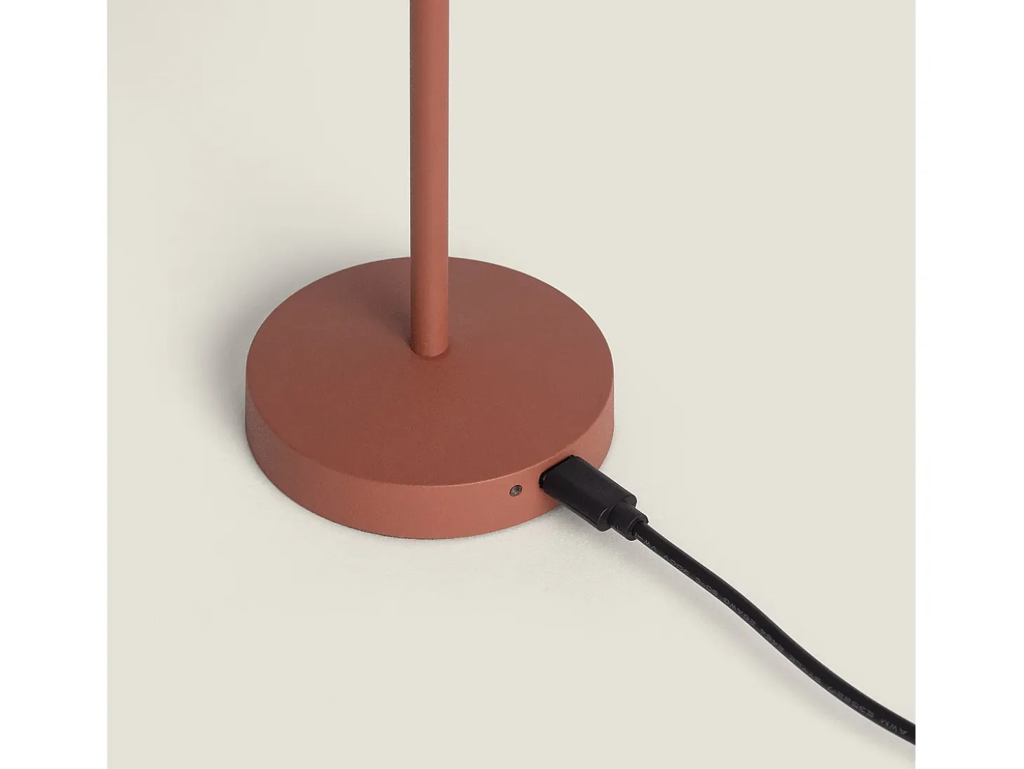 Lámpara de Mesa LED Portátil para Exterior Metal con Batería Recargable Milevani Terracota