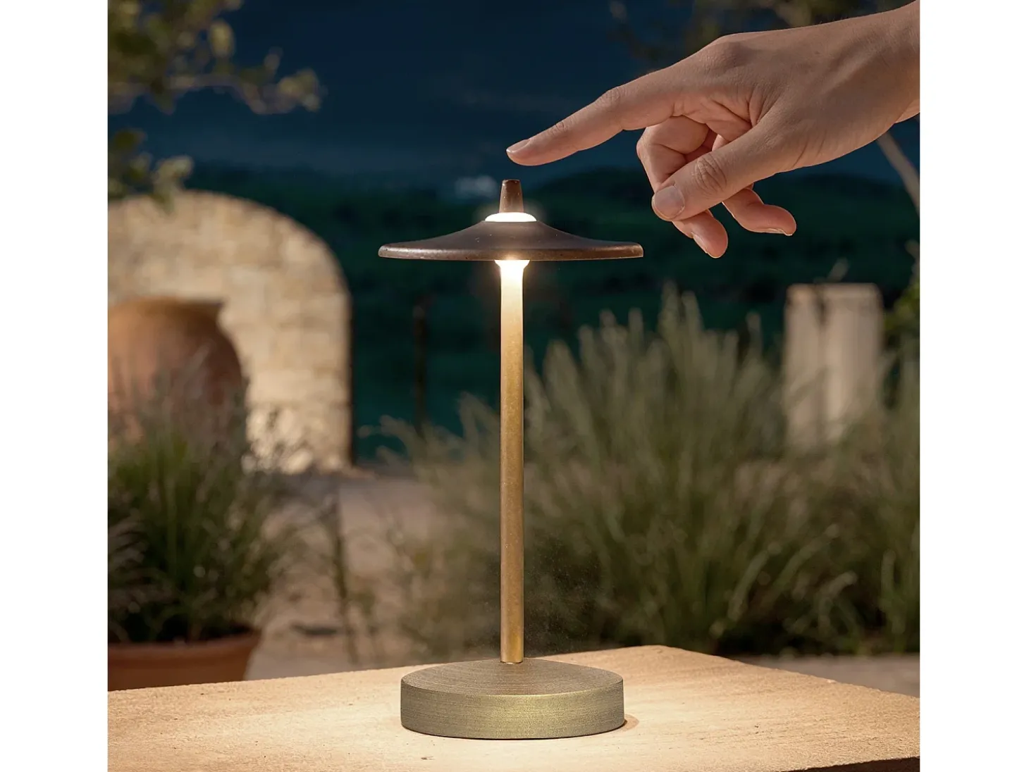 Lámpara de Mesa LED Portátil para Exterior Metal con Batería Recargable Milevani Latón