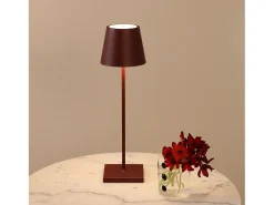 Lámpara de mesa LED recargable y regulable Poldina Pro Bordeaux con duración de batería de hasta 12 horas. Para uso exterior IP65