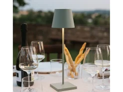 Lámpara de mesa LED recargable y regulable Poldina Pro Sage Green con duración de batería de hasta 12 horas. Para uso exterior IP65