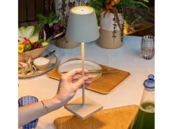 Lámpara de mesa LED recargable y regulable Poldina Pro Sand con batería de hasta 12 horas