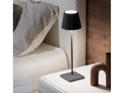 Lámpara de mesa LED recargable y regulable Poldina Pro Gris Oscuro con duración de batería de hasta 12 horas. Para uso exterior IP65