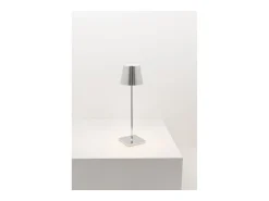Lámpara de mesa LED Zafferano Poldina Pro en cromo pulido, recargable y regulable con duración de batería de hasta 12 horas
