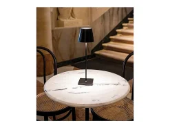 Lámpara de mesa LED Zafferano Poldina Pro Black, recargable y regulable, con una duración de batería de hasta 12 horas. Apta para exteriores, IP65.