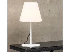 Lámpara de mesa Moris para exterior color blanco.